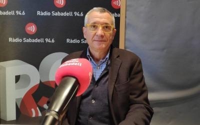 Josep Maria Benaul, als estudis de Ràdio Sabadell/ Arxiu